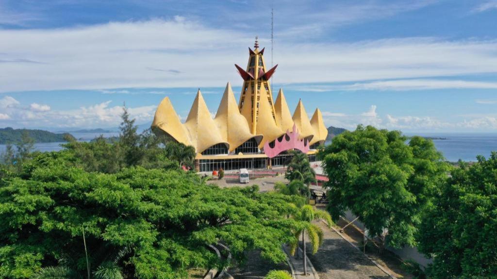 Asoka Luxury Hotel Bandar Lampung Exterior photo