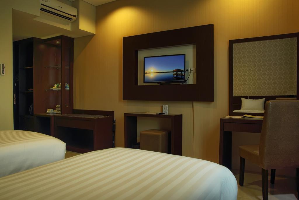 Asoka Luxury Hotel Bandar Lampung Exterior photo