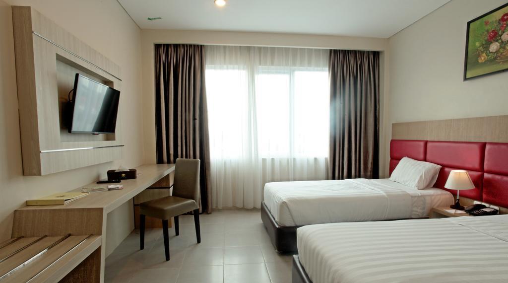 Asoka Luxury Hotel Bandar Lampung Exterior photo