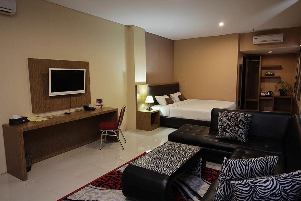 Asoka Luxury Hotel Bandar Lampung Exterior photo