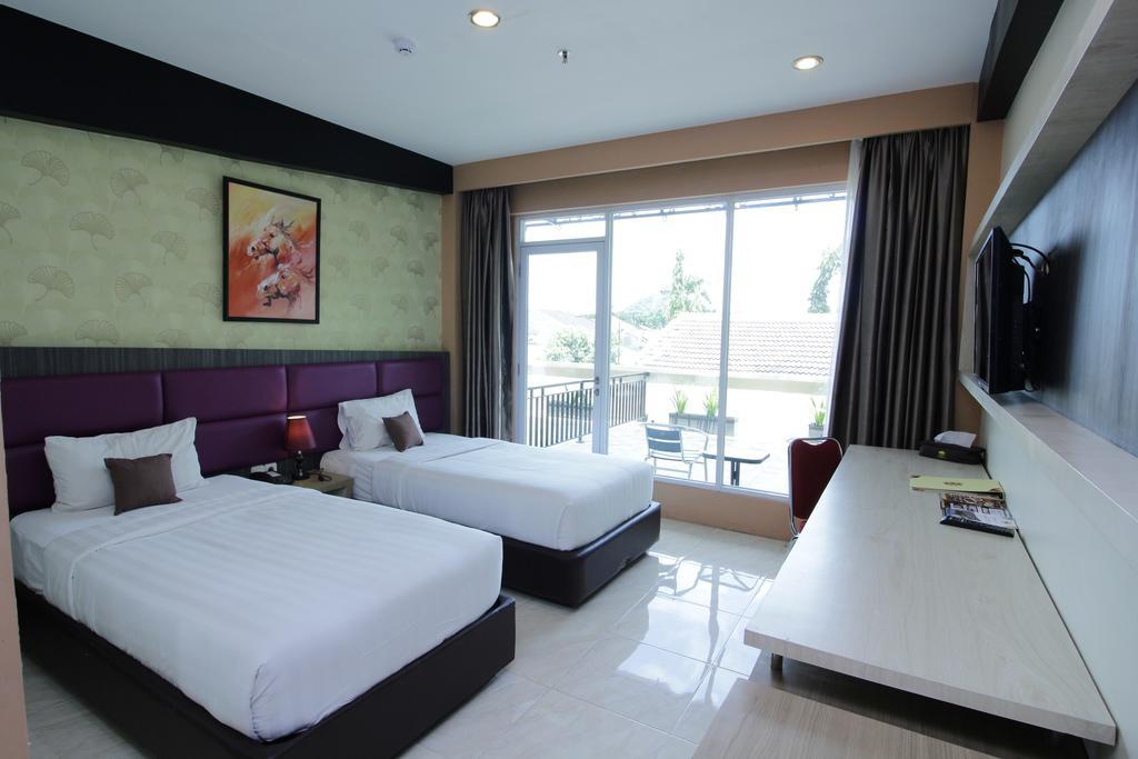 Asoka Luxury Hotel Bandar Lampung Exterior photo