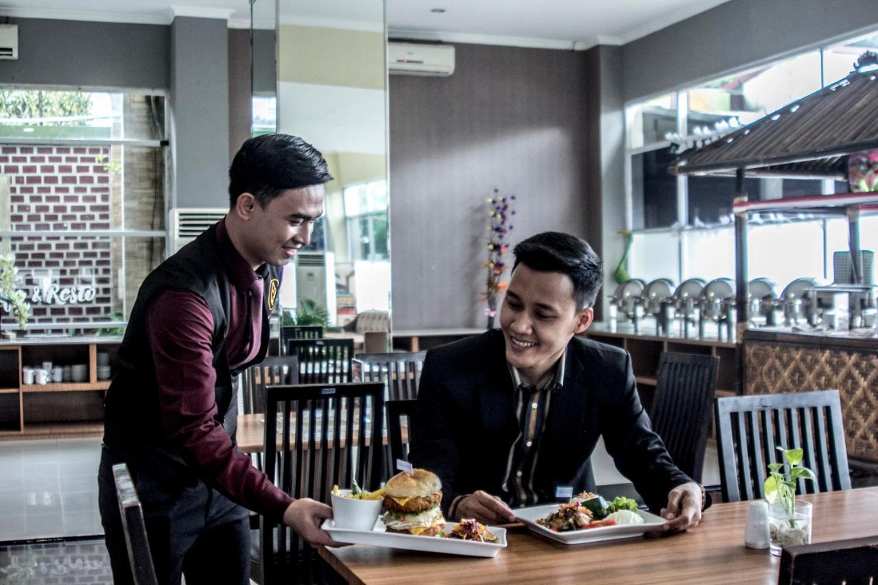 Asoka Luxury Hotel Bandar Lampung Exterior photo