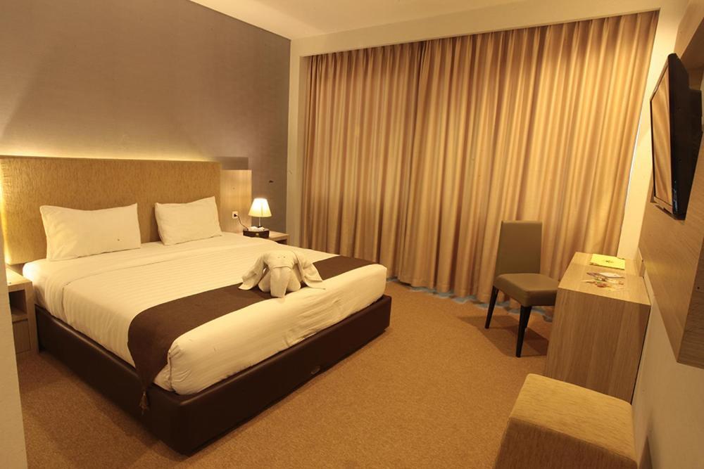 Asoka Luxury Hotel Bandar Lampung Exterior photo